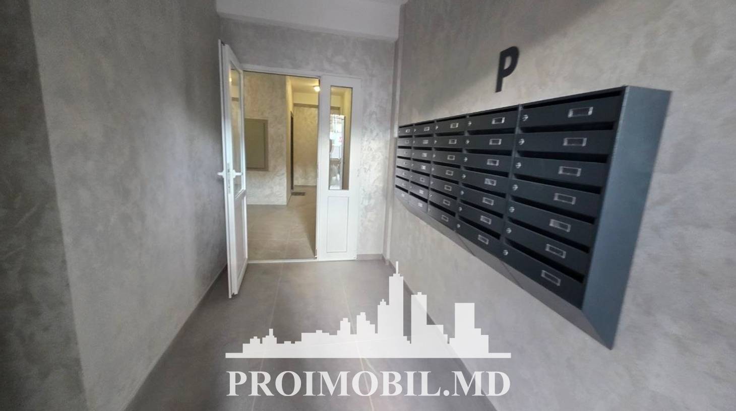 https://images.proimobil.md/r0TTw6pKasNXmQ3FQXMPI_vb19BtLiOXnWwMrq1O6F8/watermark:0.75:so:0:30:0.39/resize:fill:1460:816:1/gravity:ce/bG9jYWw6Ly8vZXN0YXRlL2xyL2EwMTkzN2FhLTY3MTAtNDVmZS05YmU1LTg1OTQ5MWEzMDFhNy5qcGVn