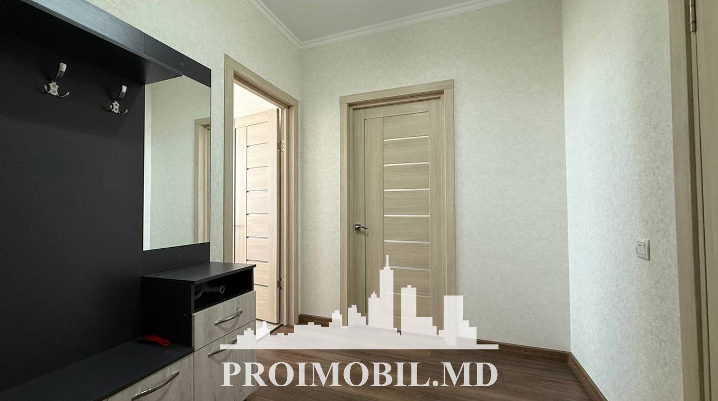 https://images.proimobil.md/r10EzLdFKzxki1ztTAfVwik3kcd8rbbYj8r4Fx8imXQ/watermark:0.75:so:0:30:0.39/resize:fill:1460:816:1/gravity:ce/bG9jYWw6Ly8vZXN0YXRlL2xyLzNhMjI4ZjQ2LWJkNWUtNGU4MC04ZGIxLWIzZjNhMjM3MWViNi5qcGVn