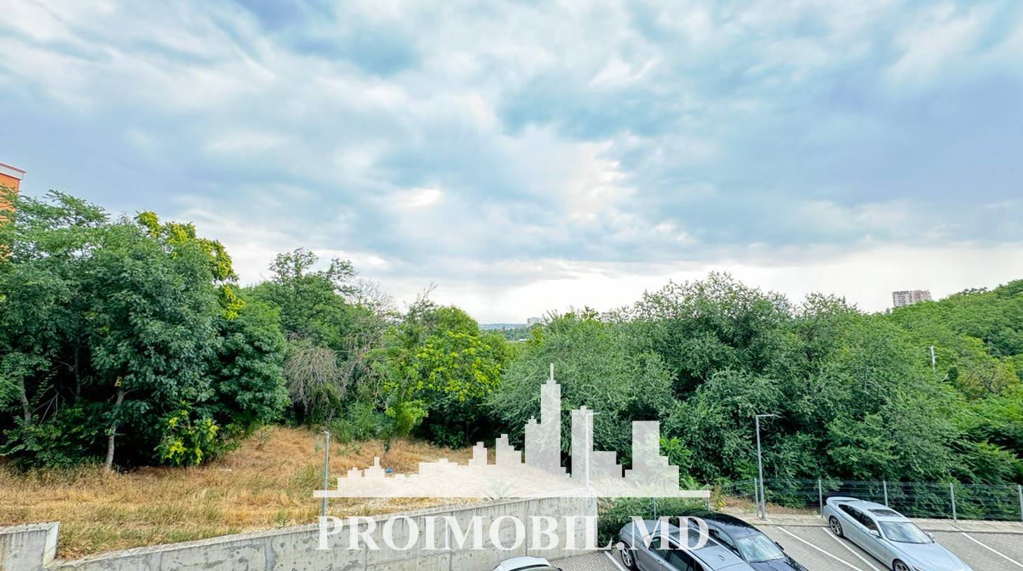 https://images.proimobil.md/r1VJt0mG41CDUSNeIoMBV3Bd5uw3LXtWWzHB37SuMSo/watermark:0.75:so:0:30:0.39/resize:fill:1460:816:1/gravity:ce/bG9jYWw6Ly8vZXN0YXRlL2xyLzAyMjZlZWExLTYzMzEtNDQ2Ny1iZDNhLTZjYjM3OWYxOTRjZS5qcGVn