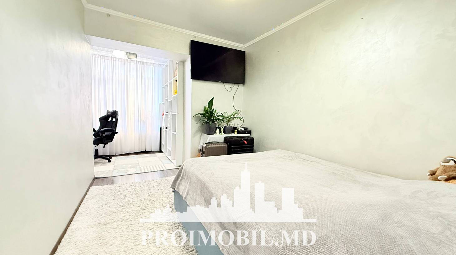 https://images.proimobil.md/r1iLy1kyHP2epK6K1s-I0NYR66gdJCt-mUQ3NhIplOo/watermark:0.75:so:0:30:0.39/resize:fill:1460:816:1/gravity:ce/bG9jYWw6Ly8vZXN0YXRlL2xyLzFmNTVhYTQzLTI0YTMtNDE5Ni05YzJjLWEzMmIzZjRjZWQ2ZC5qcGVn