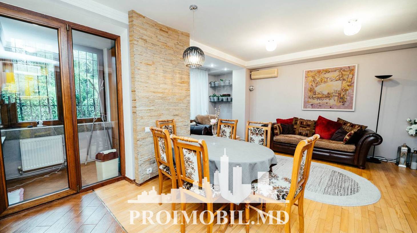 https://images.proimobil.md/r4AVl0IUZbLp8DBAfTNdx79R4nk68_S8D4dDl_sLM5s/watermark:0.75:so:0:30:0.39/resize:fill:1460:816:1/gravity:ce/bG9jYWw6Ly8vZXN0YXRlL2xyLzAzNzNmMjU3LWExMTUtNGY5My1hNzViLTBkMDFjMzYxYmVhYy5qcGVn