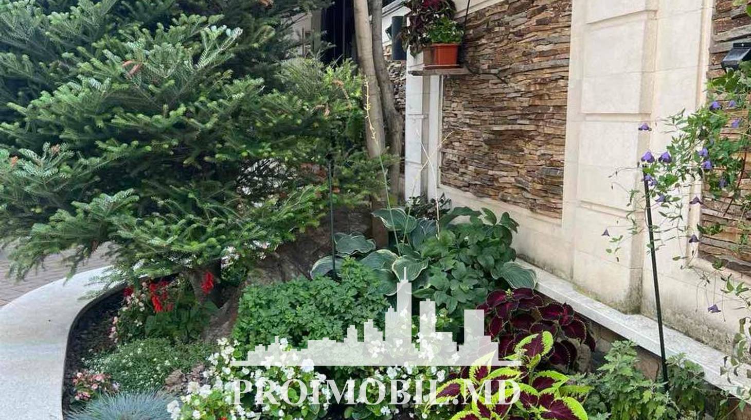 https://images.proimobil.md/r9wc1s4Hu4spf1yefs5YB6RpHz0SsbUJnXjr7y_MooM/watermark:0.75:so:0:30:0.39/resize:fill:1460:816:1/gravity:ce/bG9jYWw6Ly8vZXN0YXRlL2xyLzg2YzdmOTk5LWYyOTUtNDMzZS05NDA0LTMxMGNmYTMzNjdlZS5qcGVn
