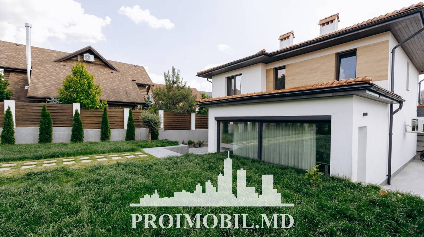 https://images.proimobil.md/rBWAAglx547Wn-CzrqplJkMiQseruu4fs-gu5jEZ-CA/watermark:0.75:so:0:30:0.39/resize:fill:1460:816:1/gravity:ce/bG9jYWw6Ly8vZXN0YXRlL2xyLzkwMDExNzZjLWMxYmMtNGYyYi04NmY3LTdiZjQ1NjAzOTg5Mi5qcGVn