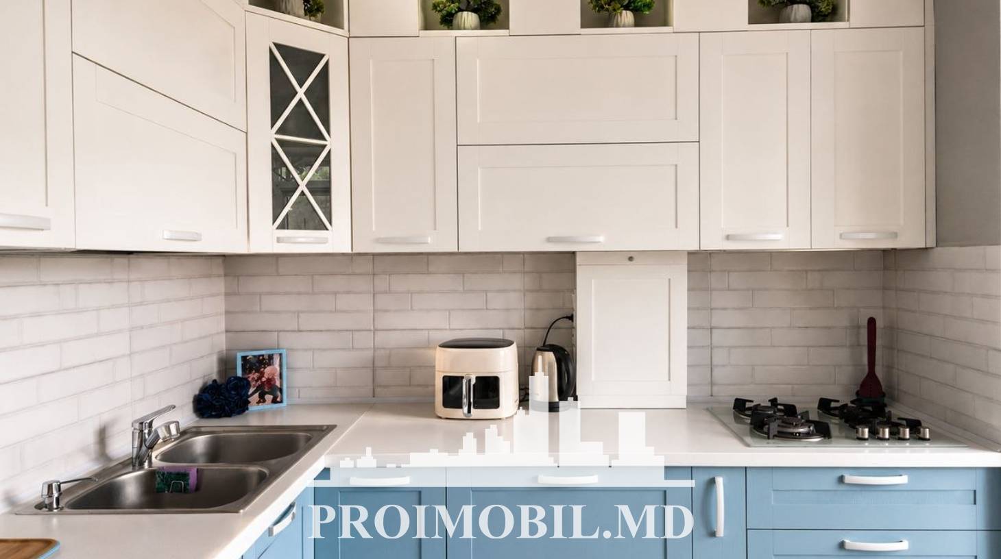 https://images.proimobil.md/rDUO1HqzMY8dD27WDzcmemLA54nRG3jV36jDrOjZX6U/watermark:0.75:so:0:30:0.39/resize:fill:1460:816:1/gravity:ce/bG9jYWw6Ly8vZXN0YXRlL2xyL2UxZWU0NmEzLWNjMjgtNGNmYi05NDljLTg0NzAyNDNiM2U0Ny5qcGVn