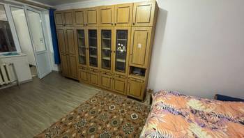 https://images.proimobil.md/rGwnk5TR7h6nNl4pp9YGshwmrZGx8YA2oOn6U4sSNic/resize:fill:350:198:1/gravity:ce/bG9jYWw6Ly8vZXN0YXRlL2xyL2JhYzFlYzVhLTk1MmEtNDUyNy05MTU2LTIyNzUxMTg0MjUyZi5qcGVn