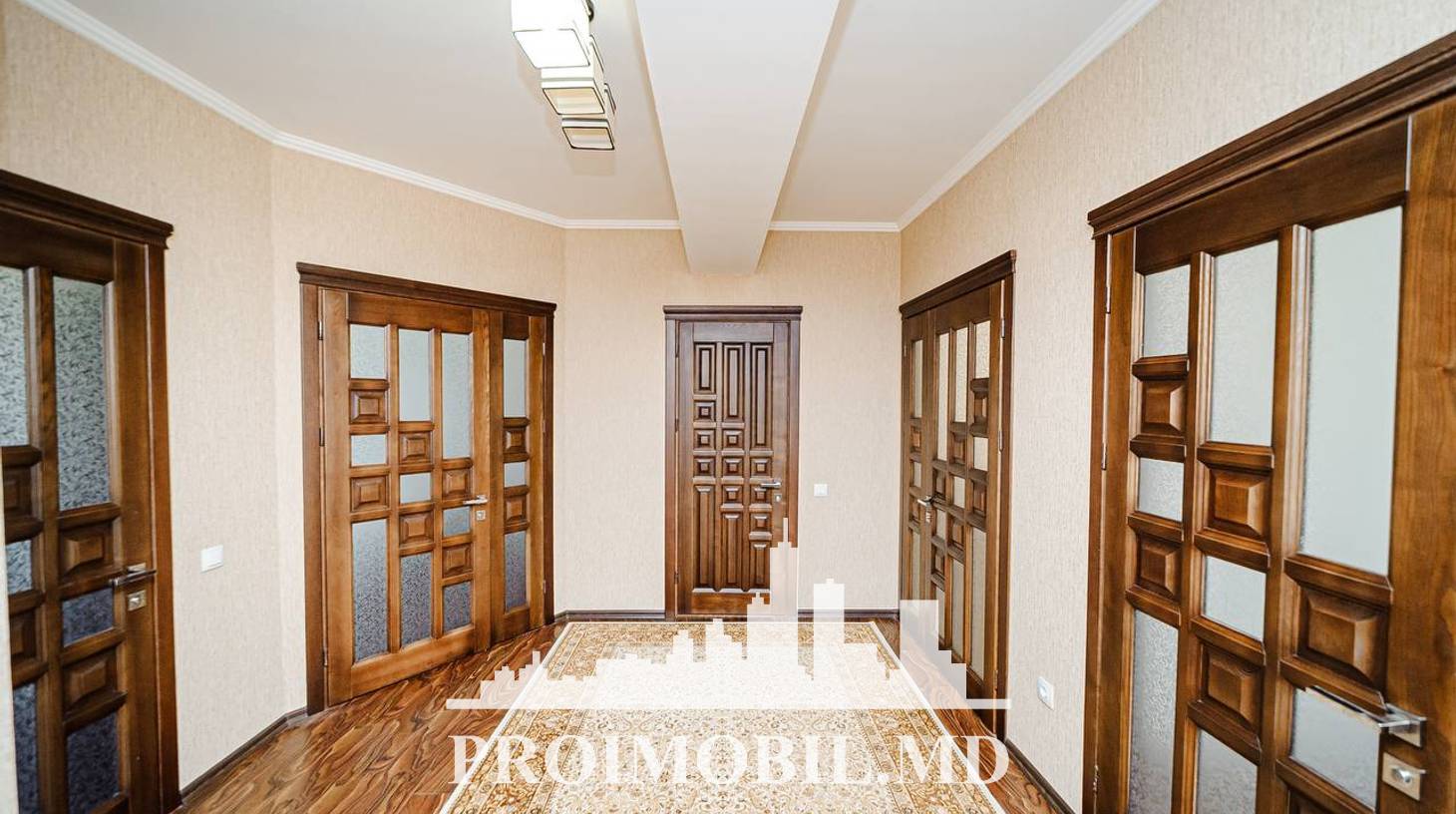 https://images.proimobil.md/rKMC62Ghc0kyExYH2ImAk4eJmhNbajuHuDHMrfOQl7Y/watermark:0.75:so:0:30:0.39/resize:fill:1460:816:1/gravity:ce/bG9jYWw6Ly8vZXN0YXRlL2xyLzE3MWQ1YmJiLTY1NTgtNDVhZC04ZmRhLTZiYWVmNGM4MWQzMS5qcGVn