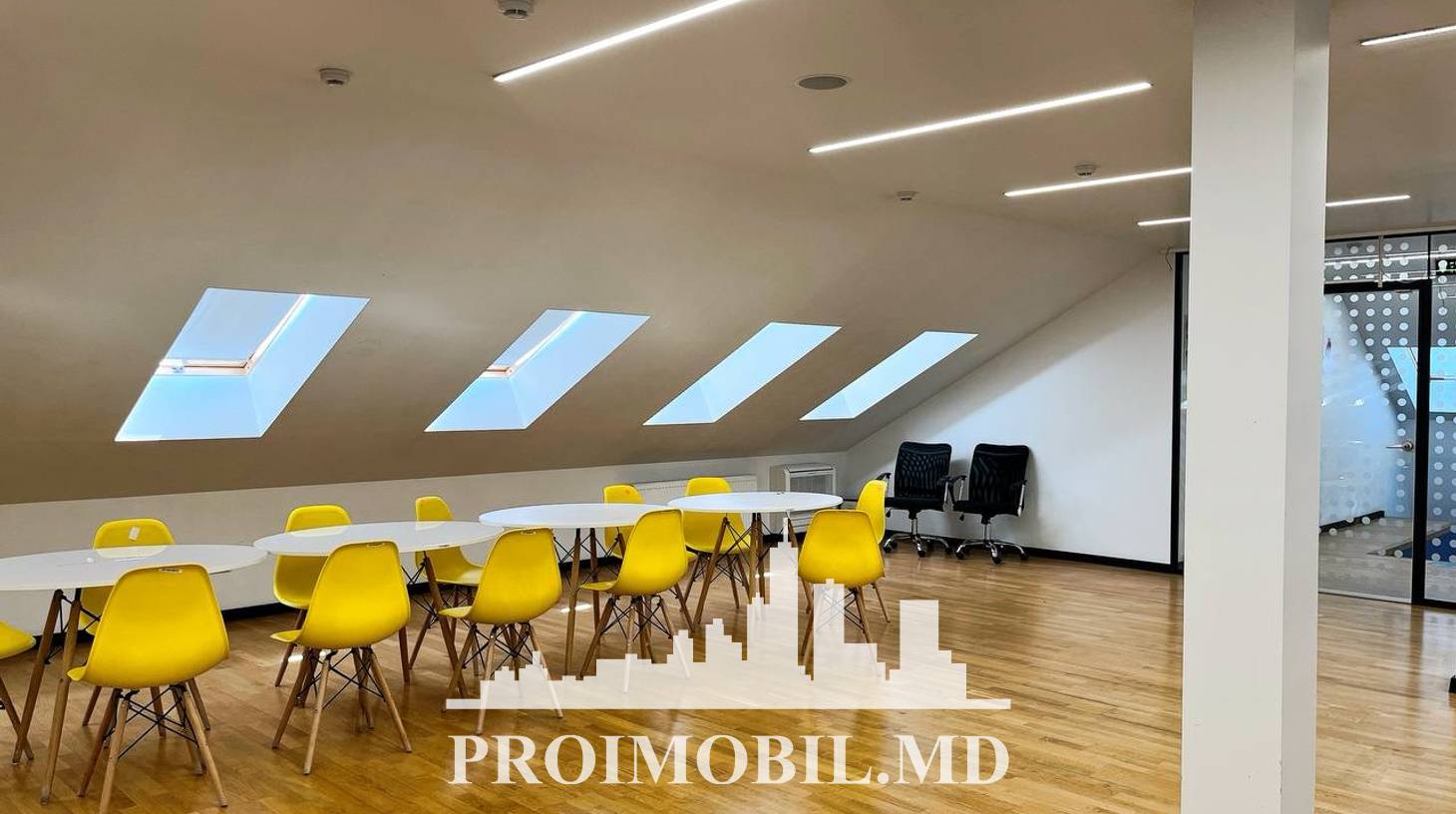 https://images.proimobil.md/rLloUa5uw9H1gOUKsKf6J7SSTYj6VUIbvF4EvXB3u6A/watermark:0.75:so:0:30:0.39/resize:fill:1460:816:1/gravity:ce/bG9jYWw6Ly8vZXN0YXRlL2xyL2IwODNmM2U1LTA4ODQtNDk5Ni05Y2NiLTE2OTg1ZmJjZmQzYy5qcGVn