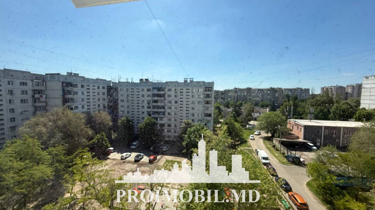 https://images.proimobil.md/rOHlBuhCK5oF1uuO9ZZUEPd2HukdjJPZXTMco0de6gM/watermark:0.75:so:0:30:0.39/resize:fill:1460:816:1/gravity:ce/bG9jYWw6Ly8vZXN0YXRlL2xyLzFkZjc0M2FkLWQyNmQtNDVjYy1iNTY5LTU3MDBiYWFiZDEwOS5qcGVn