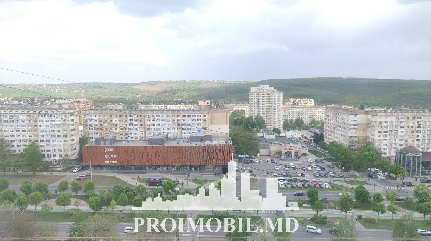 https://images.proimobil.md/rOYx_2N5XZQi4GtNy7tECVTA55pQ7Zl_cKvD3aBCfP4/watermark:0.75:so:0:30:0.39/resize:fill:1460:816:1/gravity:ce/bG9jYWw6Ly8vZXN0YXRlL2xyLzNjNThkNWM1LTkyZmYtNDA1Mi05MmZmLTJlMzk0NjQ5NGIyYS5qcGVn