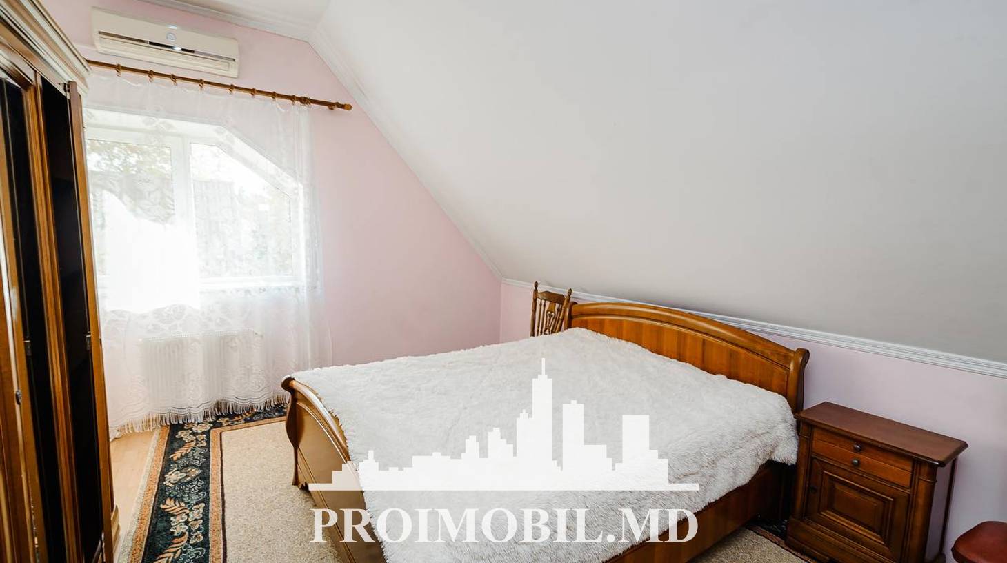 https://images.proimobil.md/rPYMYp5fk4KqOPkDvUJTQSOHJRTSG1x3eM7MLsqMih0/watermark:0.75:so:0:30:0.39/resize:fill:1460:816:1/gravity:ce/bG9jYWw6Ly8vZXN0YXRlL2xyL2FmODBkNTAyLWRmN2EtNGQ3Mi1iYTg3LTMwMTFlNTQ2OTU2Yi5qcGVn