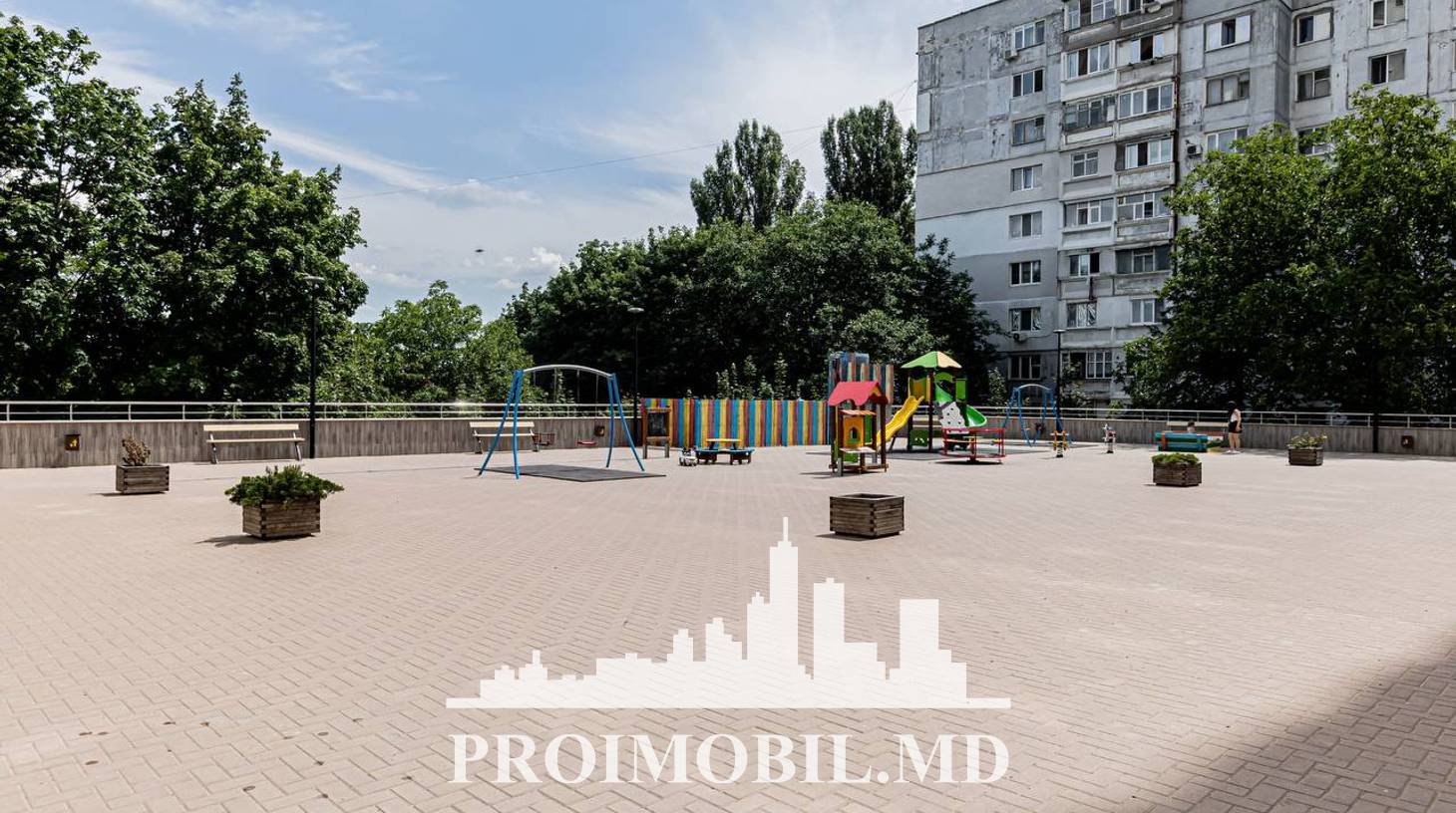 https://images.proimobil.md/rQgJNZwuNp3rzLgu60hup-Ufq_1AoldygA6XxCUdH5U/watermark:0.75:so:0:30:0.39/resize:fill:1460:816:1/gravity:ce/bG9jYWw6Ly8vZXN0YXRlL2xyL2YyNzU3ZGZhLTczM2EtNDBhNS1hZGY5LWI0MDdkOGUzYmYwOC5qcGVn
