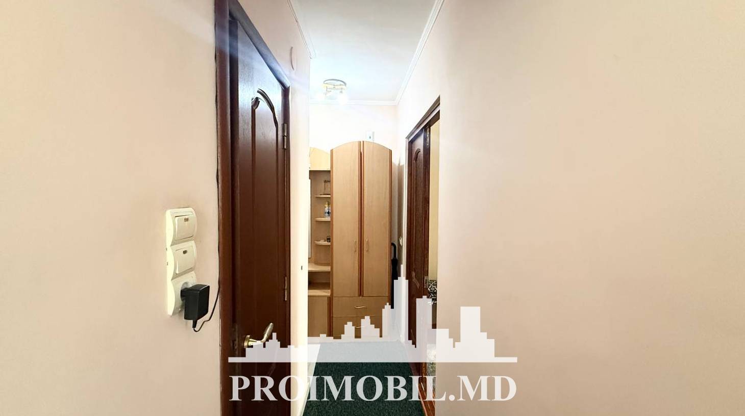 https://images.proimobil.md/rSiEq9gOcPQJyEL4O0zlS3r7LcX2z8YP2ZcDS5dXeBE/watermark:0.75:so:0:30:0.39/resize:fill:1460:816:1/gravity:ce/bG9jYWw6Ly8vZXN0YXRlL2xyL2FhNjBhYjgxLWJmZGEtNGJmZi1iOGJiLTk3NDJlMmQ5ZTNmYi5qcGVn