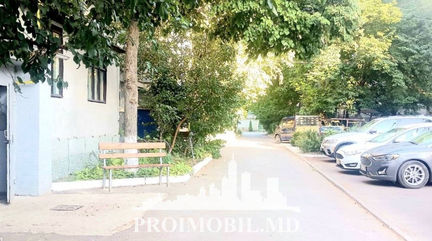 https://images.proimobil.md/rUVy1QVz24gf74GKI0oxudj2H9CPFjA2kNJaxuzRp7M/watermark:0.75:so:0:30:0.39/resize:fill:1460:816:1/gravity:ce/bG9jYWw6Ly8vZXN0YXRlL2xyL2U0YTEzMTQxLWFjZWItNDlmNC1hYWNiLTNiYjc0Mzc1NmU1YS5qcGVn