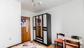 https://images.proimobil.md/rXY4OxIPzfI7uTMScQXkfa_zu6yMYpYYjqOfHof8Q6Q/resize:fill:350:198:1/gravity:ce/bG9jYWw6Ly8vZXN0YXRlL2xyLzEzM2M4MTEzLTkzMGYtNDc5OS1iMmQ2LTAxNzE3MmNhZTQzNy5qcGVn