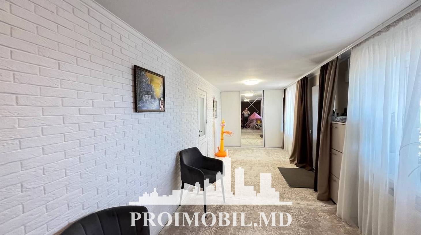 https://images.proimobil.md/rY9eYx7lYyQCzkwcAkhCCL4z8mjm4UQbzVf4veqDeY8/watermark:0.75:so:0:30:0.39/resize:fill:1460:816:1/gravity:ce/bG9jYWw6Ly8vZXN0YXRlL2xyLzQxOGIwNzgyLTdmMWUtNDg5MC05ZWRhLTcwNWY2ZTQzYzE2Yi5qcGVn