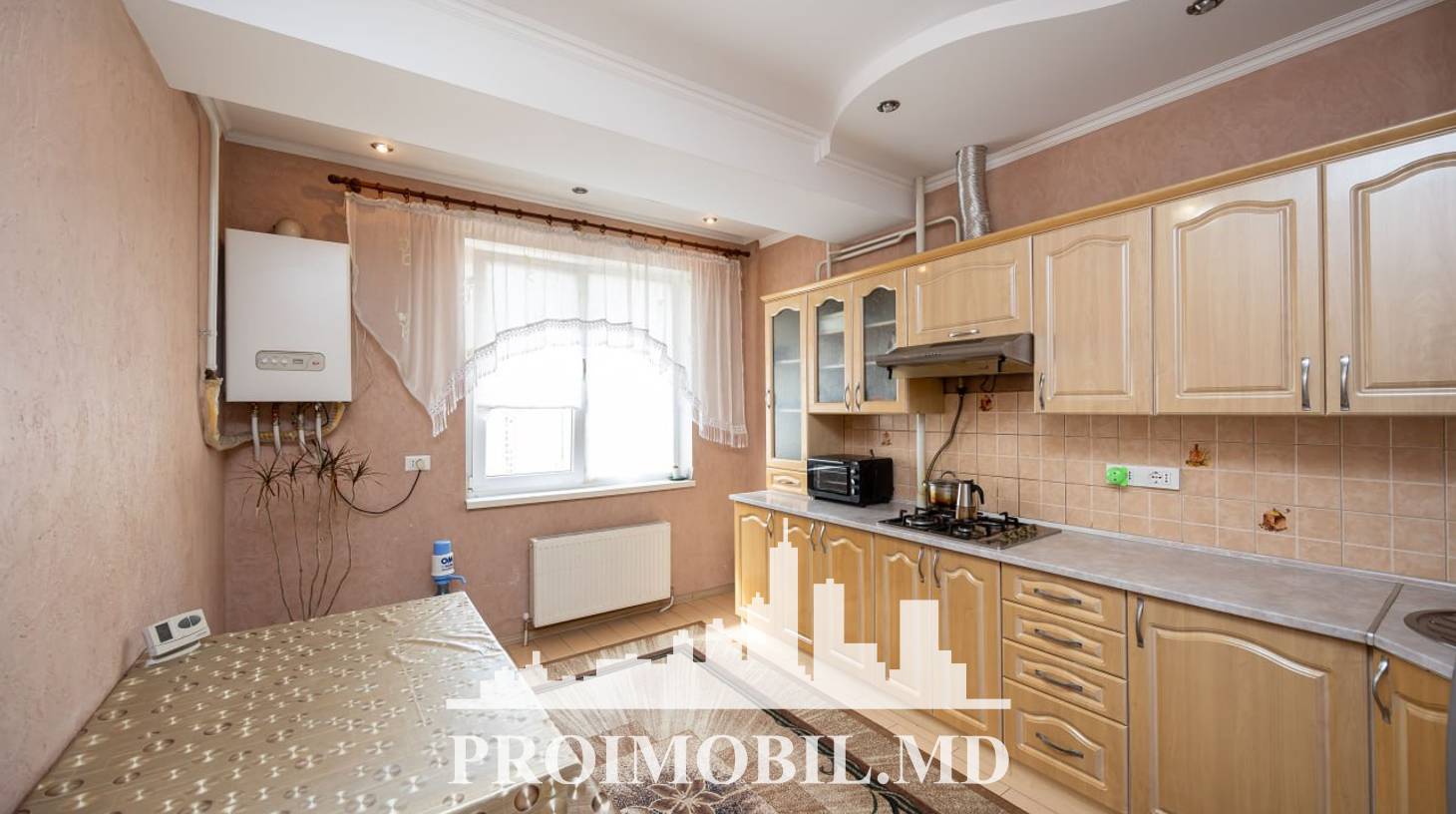 https://images.proimobil.md/rYKEhpjW8nWuFoPZhqYYkqurMvXoh79TYMnoiPpkSsk/watermark:0.75:so:0:30:0.39/resize:fill:1460:816:1/gravity:ce/bG9jYWw6Ly8vZXN0YXRlL2xyLzM3NzFiZGExLWU4Y2QtNDI3Ny1iZjgwLWNlOTg3ODI4ZDU1YS5qcGVn