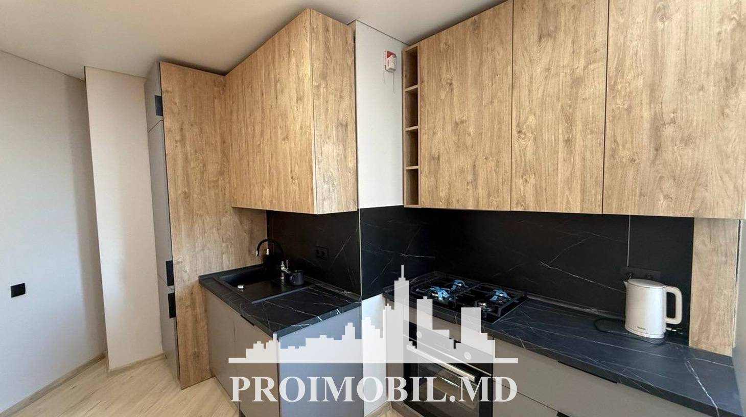 https://images.proimobil.md/reOGU-9k2iprQ7lZlqHwm7inssxens00S516ClUcURw/watermark:0.75:so:0:30:0.39/resize:fill:1460:816:1/gravity:ce/bG9jYWw6Ly8vZXN0YXRlL2xyLzNjOTY2MDE5LTNhMTMtNDc4OS04M2I5LTA1ZjgxZTg1YTg4My5qcGVn