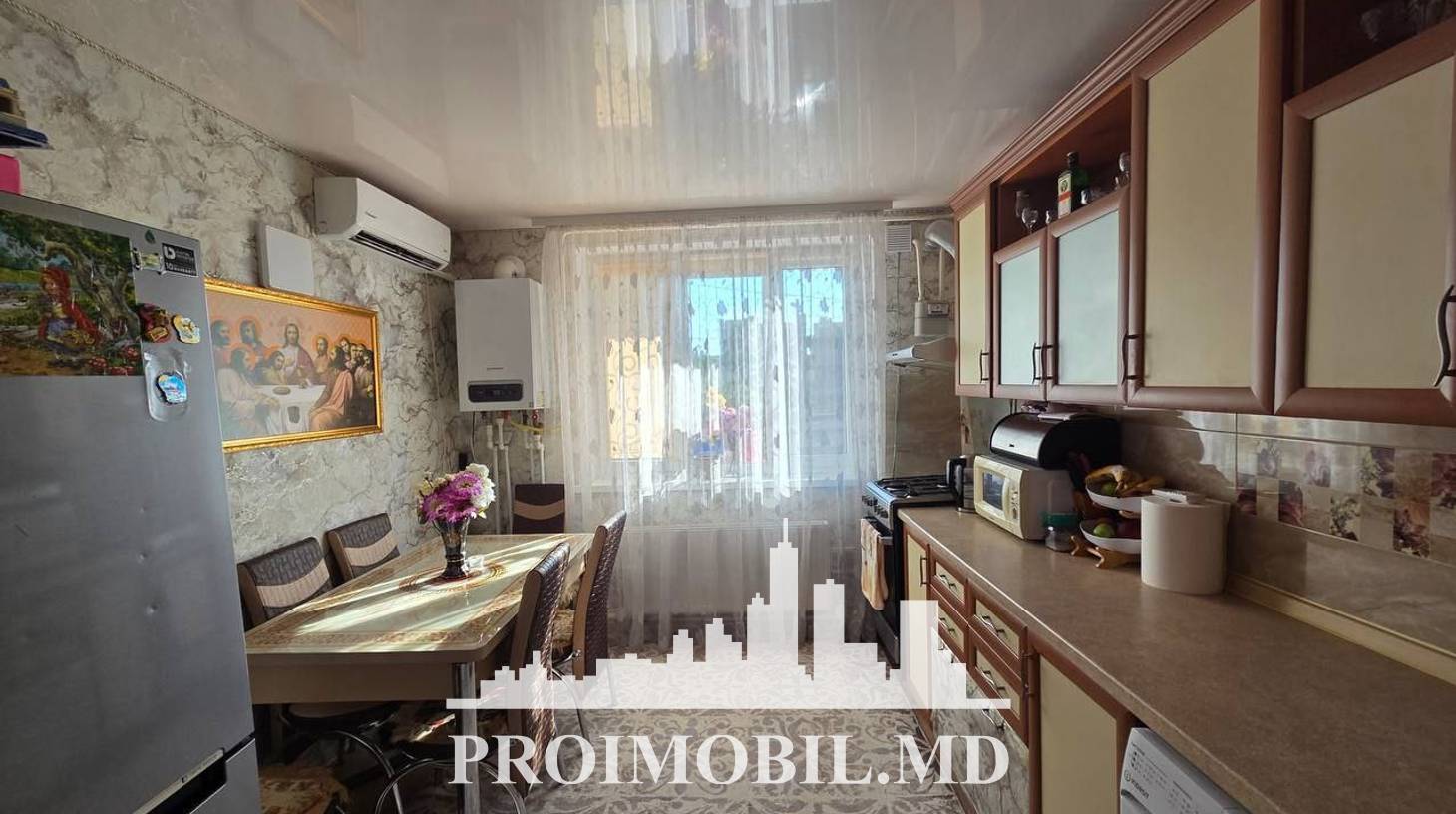 https://images.proimobil.md/rk38K_dnhgID0Ly1_dDS22Yo1cQOL0XTpKxupfSyfR0/watermark:0.75:so:0:30:0.39/resize:fill:1460:816:1/gravity:ce/bG9jYWw6Ly8vZXN0YXRlL2xyLzEzYjBiYjY2LTc4ZWUtNDE0MS05MmNhLTY2YmMzNGY4MGY1NC5qcGVn