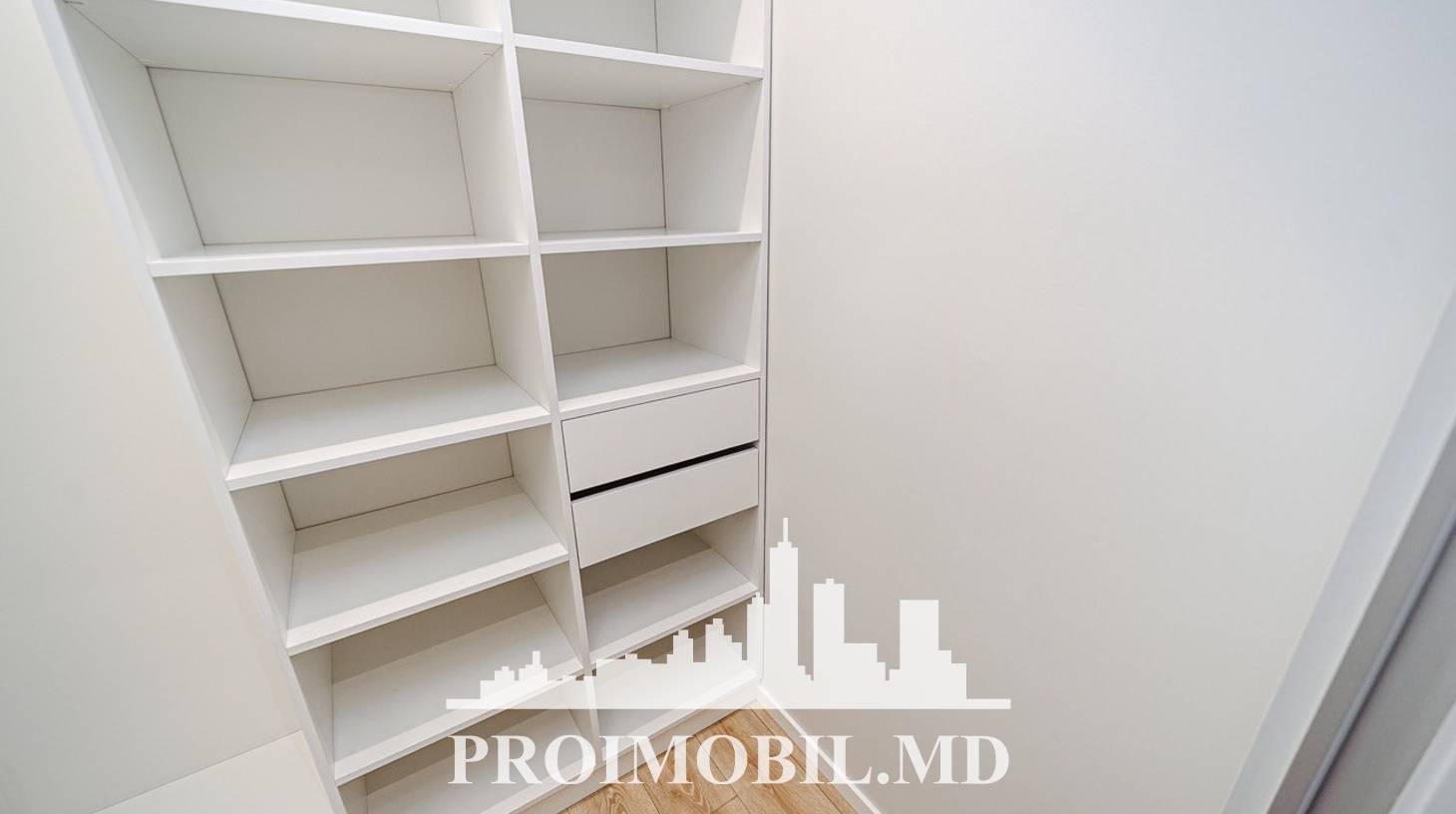 https://images.proimobil.md/rmHA3R-nagVN2TGdiKdFdiZvLsR9wl2oWBIazkKE46w/watermark:0.75:so:0:30:0.39/resize:fill:1460:816:1/gravity:ce/bG9jYWw6Ly8vZXN0YXRlL2xyL2Q1NzZlZDdlLWRlZTAtNDFlOS1iNDgzLTk5ODM0OWYwNDFiMS5qcGVn