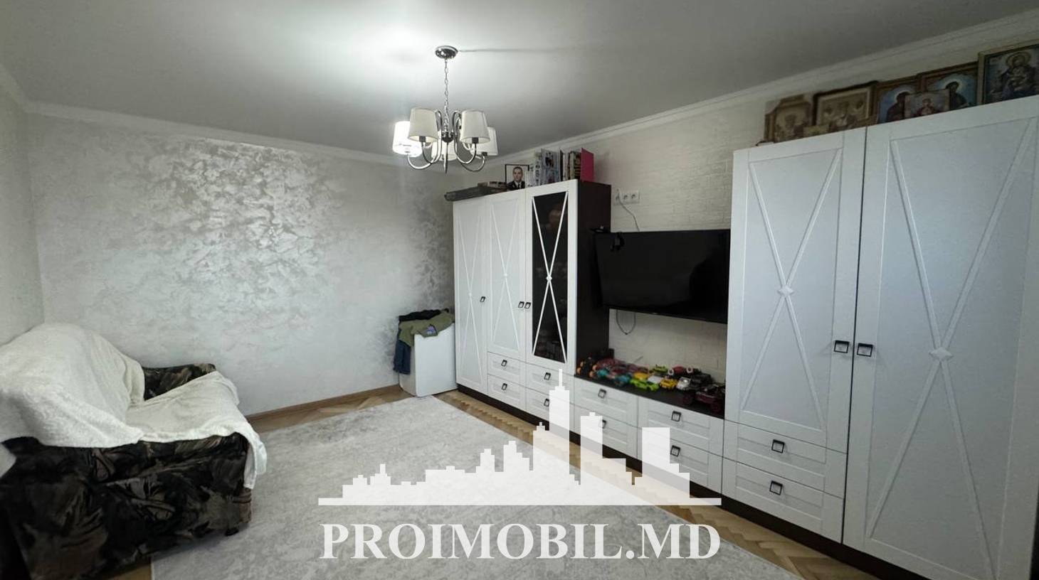 https://images.proimobil.md/rpFVhRlTplH8x5vfxaWvSYMHYi9Asc25-m4avvx1Yqc/watermark:0.75:so:0:30:0.39/resize:fill:1460:816:1/gravity:ce/bG9jYWw6Ly8vZXN0YXRlL2xyL2M5ZGNiY2M1LWI4OTEtNGI4MS05NDkwLWJkMzhlMDQ1NWE4Ni5qcGVn
