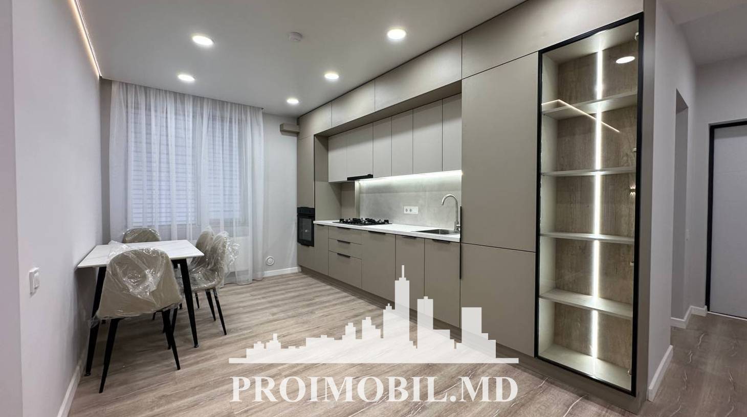 https://images.proimobil.md/rrJnKl9KX-42sdqgaIUy6YkZtTuCP6mZutemYy2eyeQ/watermark:0.75:so:0:30:0.39/resize:fill:1460:816:1/gravity:ce/bG9jYWw6Ly8vZXN0YXRlL2xyLzQwNjMyMTMwLTgxMmUtNDNlOS04ZjA1LTYxZTEwODI1NjlmNi5qcGVn