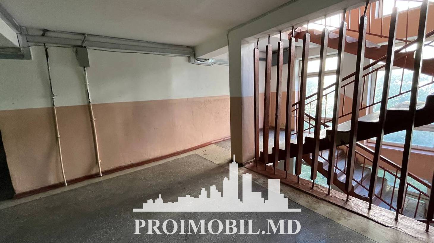 https://images.proimobil.md/rsZYEzlkX4WSp0HxQcvrwxJYT58UXrkwWJgj_udBsIE/watermark:0.75:so:0:30:0.39/resize:fill:1460:816:1/gravity:ce/bG9jYWw6Ly8vZXN0YXRlL2xyLzkwODU0ZDYyLTY5YjItNDhhZS1iN2Y1LTI4MzRjZDU0OTVhNS5qcGVn