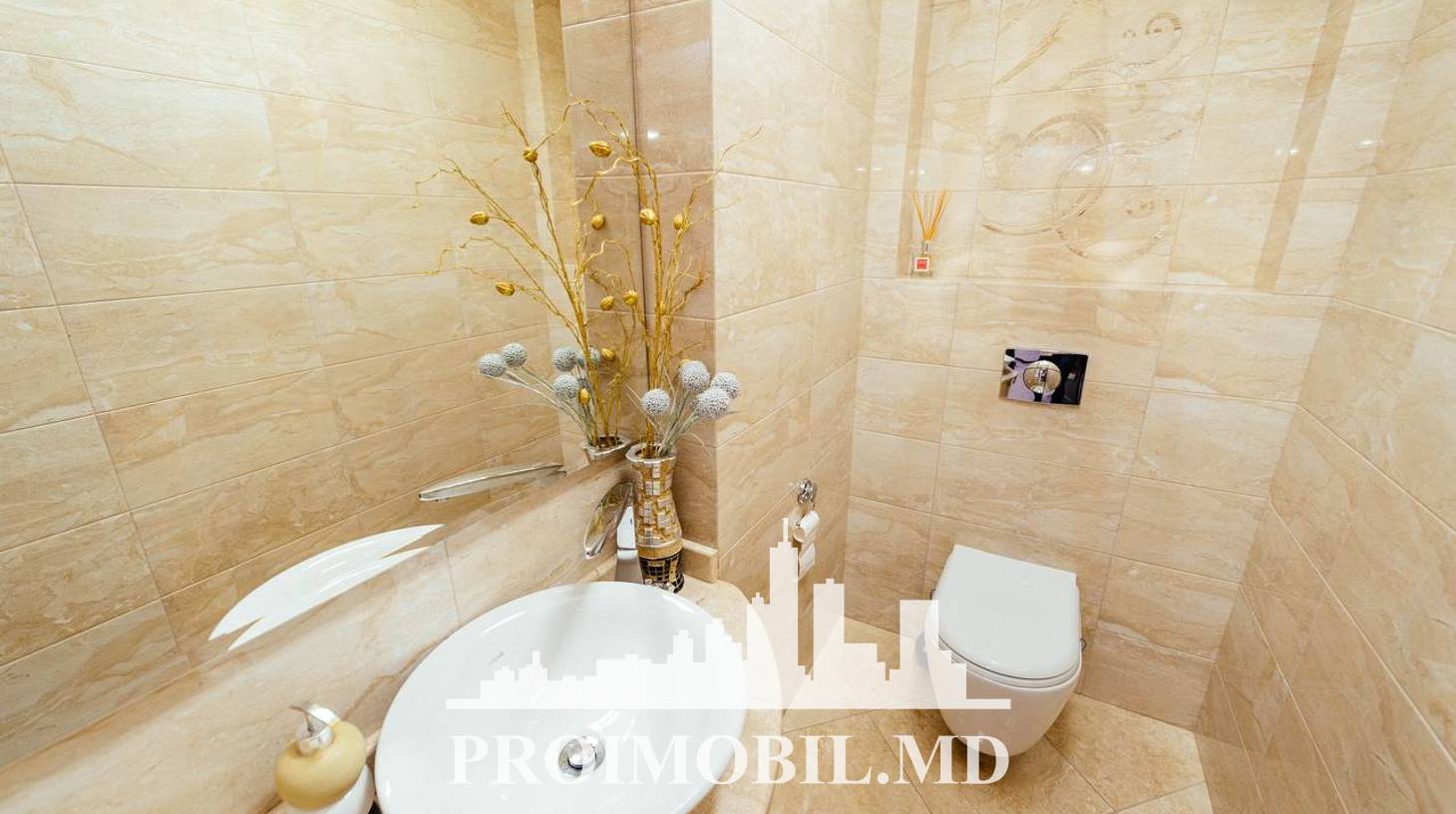 https://images.proimobil.md/rxIsyv2jaW2hoRH4wTx3DUTMjm3Zmtsm4lmcdPkF32A/watermark:0.75:so:0:30:0.39/resize:fill:1460:816:1/gravity:ce/bG9jYWw6Ly8vZXN0YXRlL2xyL2QzMGE3MjFmLWFlNDQtNDQzOC05YTNkLWZlYWQxNGUwMzgxOC5qcGVn