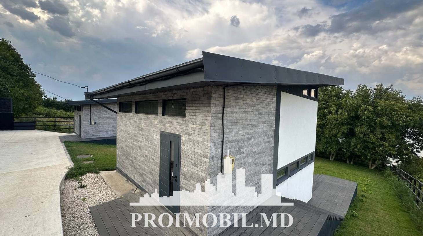 https://images.proimobil.md/s-1WTjBJmqA2ITMoNyAyEjbkR_x_PyH53IPfWptaZE8/watermark:0.75:so:0:30:0.39/resize:fill:1460:816:1/gravity:ce/bG9jYWw6Ly8vZXN0YXRlL2xyLzNiNzEwNWNiLTg5MDMtNGIyYy05NjI3LTY3NDJkNzA2NjdiYy5qcGVn