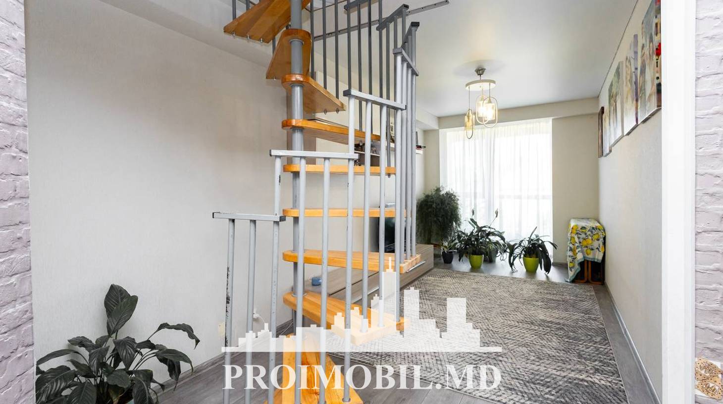 https://images.proimobil.md/s-FTepuaXgWny42oyco8GWxks6m0RVtFyJEBD7Wq_Ag/watermark:0.75:so:0:30:0.39/resize:fill:1460:816:1/gravity:ce/bG9jYWw6Ly8vZXN0YXRlL2xyL2ExYTE3ZWE2LTk4YWYtNGIwZC1iNGM5LTQ0ZjRiOTVlODc5Yy5qcGVn