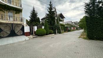 https://images.proimobil.md/s0JJ3ZXilpQ90OjdKIoB4Fd8Cb_U5QFIPFQjAxKPk4A/resize:fill:350:198:1/gravity:ce/bG9jYWw6Ly8vZXN0YXRlL2xyLzExY2IwYTg1LWM0MWQtNGVkNS04NTJhLWE5OWFjMWY3ODlhMy5qcGVn