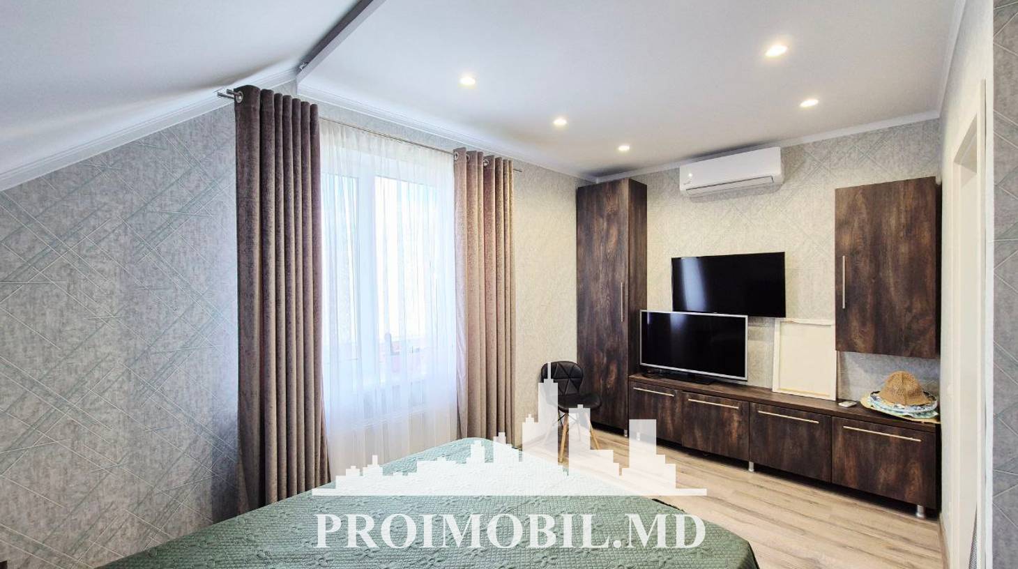 https://images.proimobil.md/s5pZj6L7_rvjVE5pqnPJo7n7uJDLh9E-Ra41rE7d7BU/watermark:0.75:so:0:30:0.39/resize:fill:1460:816:1/gravity:ce/bG9jYWw6Ly8vZXN0YXRlL2xyL2M1MmEzMGFhLWE2NmItNGFhZS1hNzM1LTEwOWQzZThjZTBhMC5qcGVn