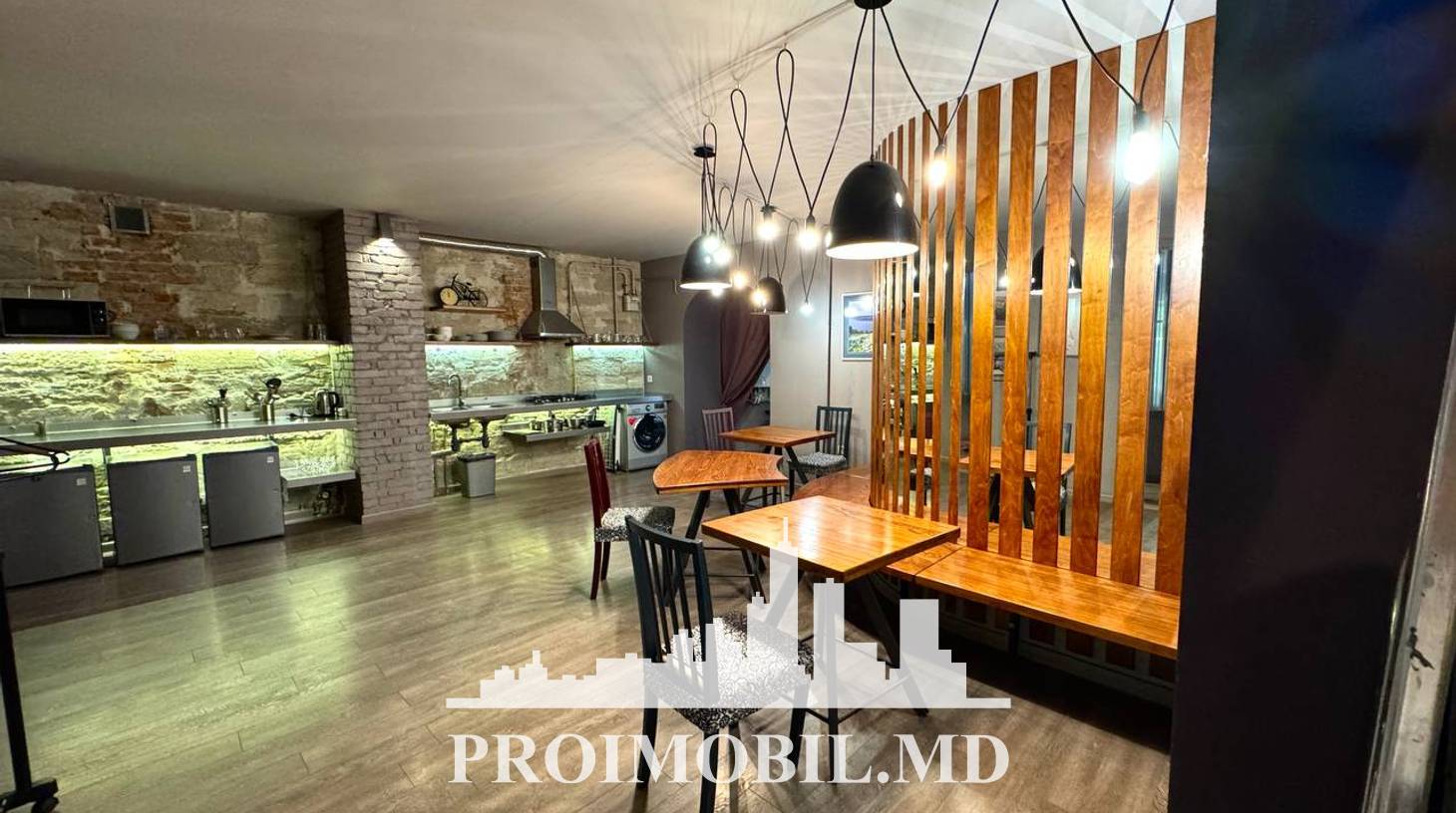 https://images.proimobil.md/s7GJoCe8nALIuvQd68eGDPsJxiOixQO2ChIrku5Hnyk/watermark:0.75:so:0:30:0.39/resize:fill:1460:816:1/gravity:ce/bG9jYWw6Ly8vZXN0YXRlL2xyL2IyMDVjNDIxLTA2ZjctNDM5OS1hZjVhLTdhYWE4MzQxZjFiMC5qcGVn