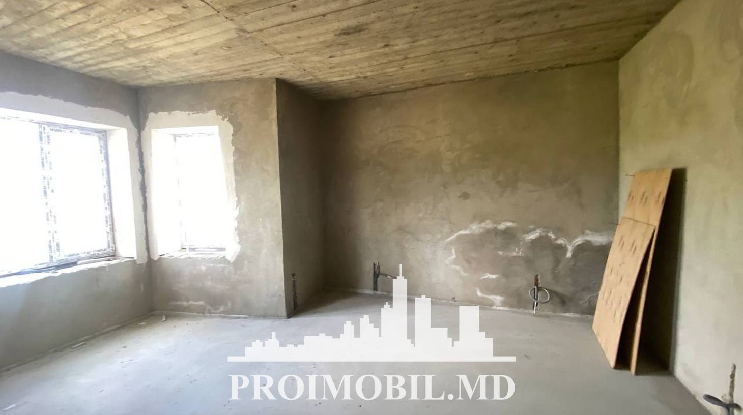 https://images.proimobil.md/s8Pe3SkTwLfuReHY242NCap9t4hW_y1mKvcsUVfmU5A/watermark:0.75:so:0:30:0.39/resize:fill:1460:816:1/gravity:ce/bG9jYWw6Ly8vZXN0YXRlL2xyL2U5MDJiNWNjLTc4NzgtNDdmMi1hYjY3LTcyMWZjMGJhNTRkYi5qcGVn