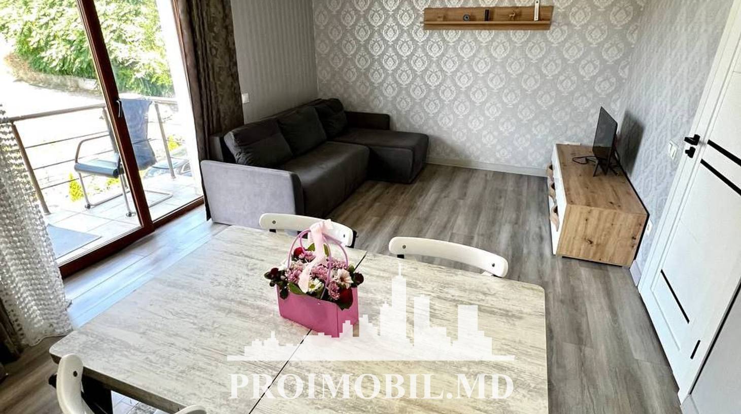 https://images.proimobil.md/s8byzApwPDO9eQlPkab7iz8btwsYJOXSPrcBq35NCmI/watermark:0.75:so:0:30:0.39/resize:fill:1460:816:1/gravity:ce/bG9jYWw6Ly8vZXN0YXRlL2xyL2MzNjZkYzU3LTc5MDMtNDFlZi05NzZkLTQ2YWRmODJmMWUxNy5qcGVn