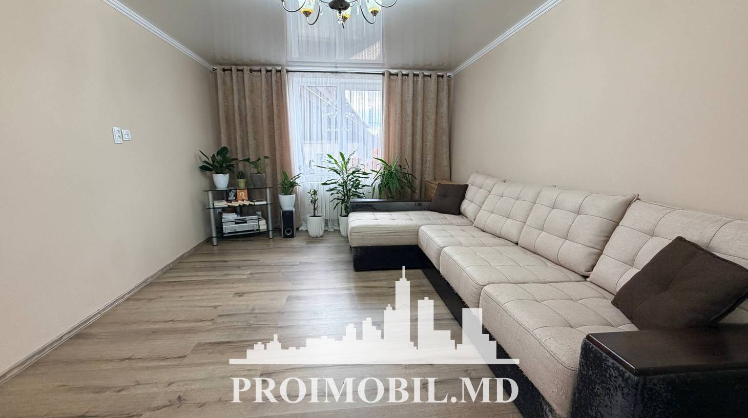 https://images.proimobil.md/sB0l39U6J3oykt0HUp0pek37ry89LGdgws0AqosowsY/watermark:0.75:so:0:30:0.39/resize:fill:1460:816:1/gravity:ce/bG9jYWw6Ly8vZXN0YXRlL2xyL2IyZGJkY2ZhLTMyNTgtNDgxMy04MTdkLTBjZGQ0NGMyZTAxNi5qcGVn