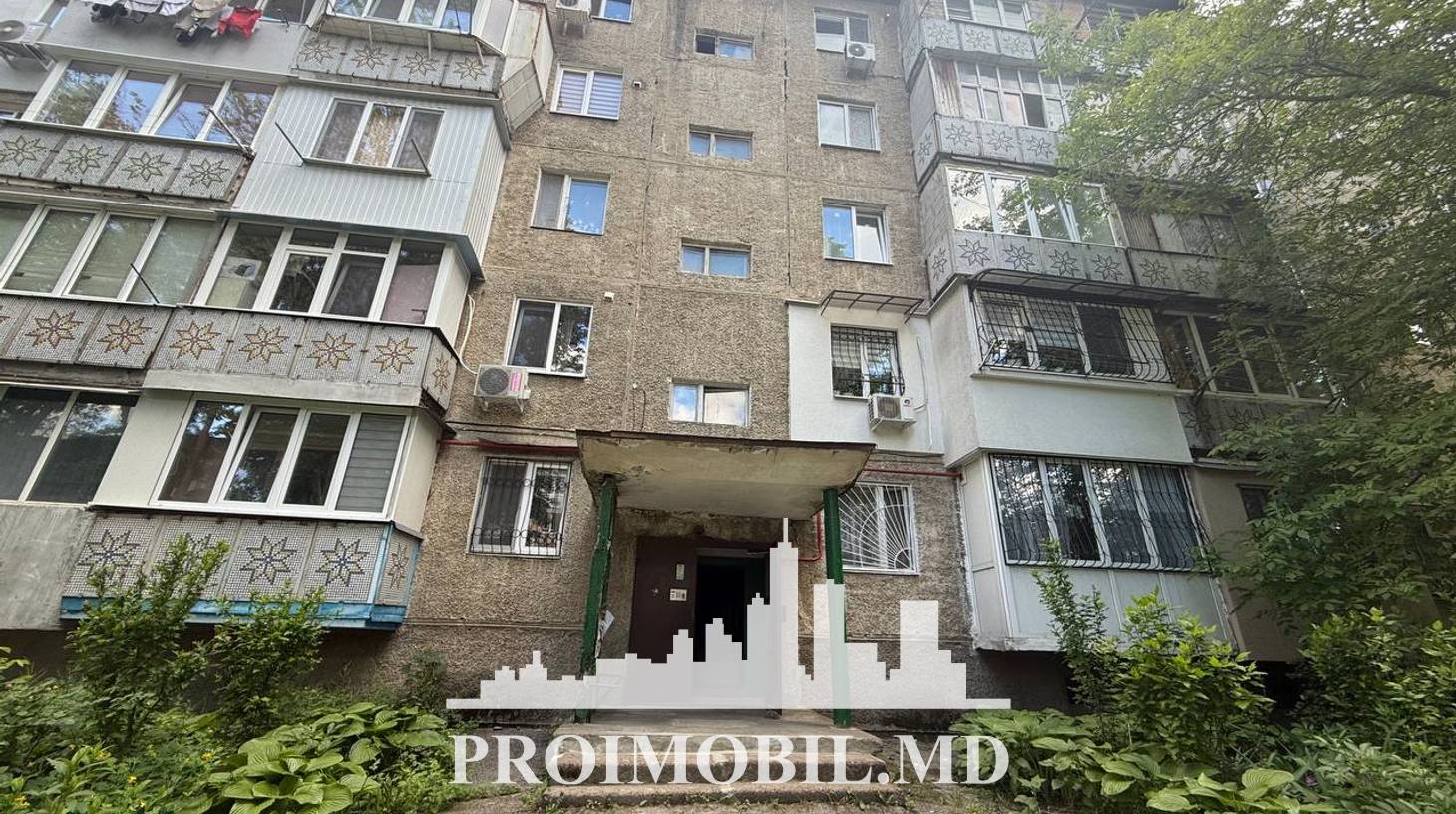 https://images.proimobil.md/sBppeGZlQqmMW2hHjRnMtnERINp121em2Y7yUMBm_kQ/watermark:0.75:so:0:30:0.39/resize:fill:1460:816:1/gravity:ce/bG9jYWw6Ly8vZXN0YXRlL2xyLzA0NjIwNGU3LTkwZjQtNGU3My04NjUzLTdhYWZlYzZhMjQ3Yi5qcGVn
