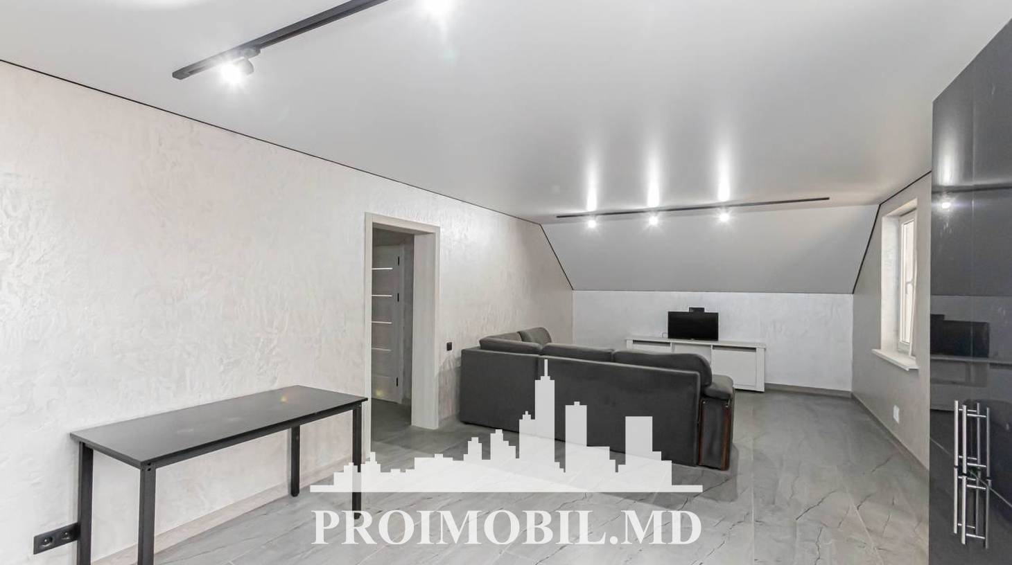 https://images.proimobil.md/sFMxqCAKUbbV9AUH-PQNZJ60aU_-9Sj2WXnffTNEmBY/watermark:0.75:so:0:30:0.39/resize:fill:1460:816:1/gravity:ce/bG9jYWw6Ly8vZXN0YXRlL2xyLzY2MGVhNmMyLWZlYWEtNDA3MC1hNjcyLTI3NmVkYjc3OGVkMS5qcGVn