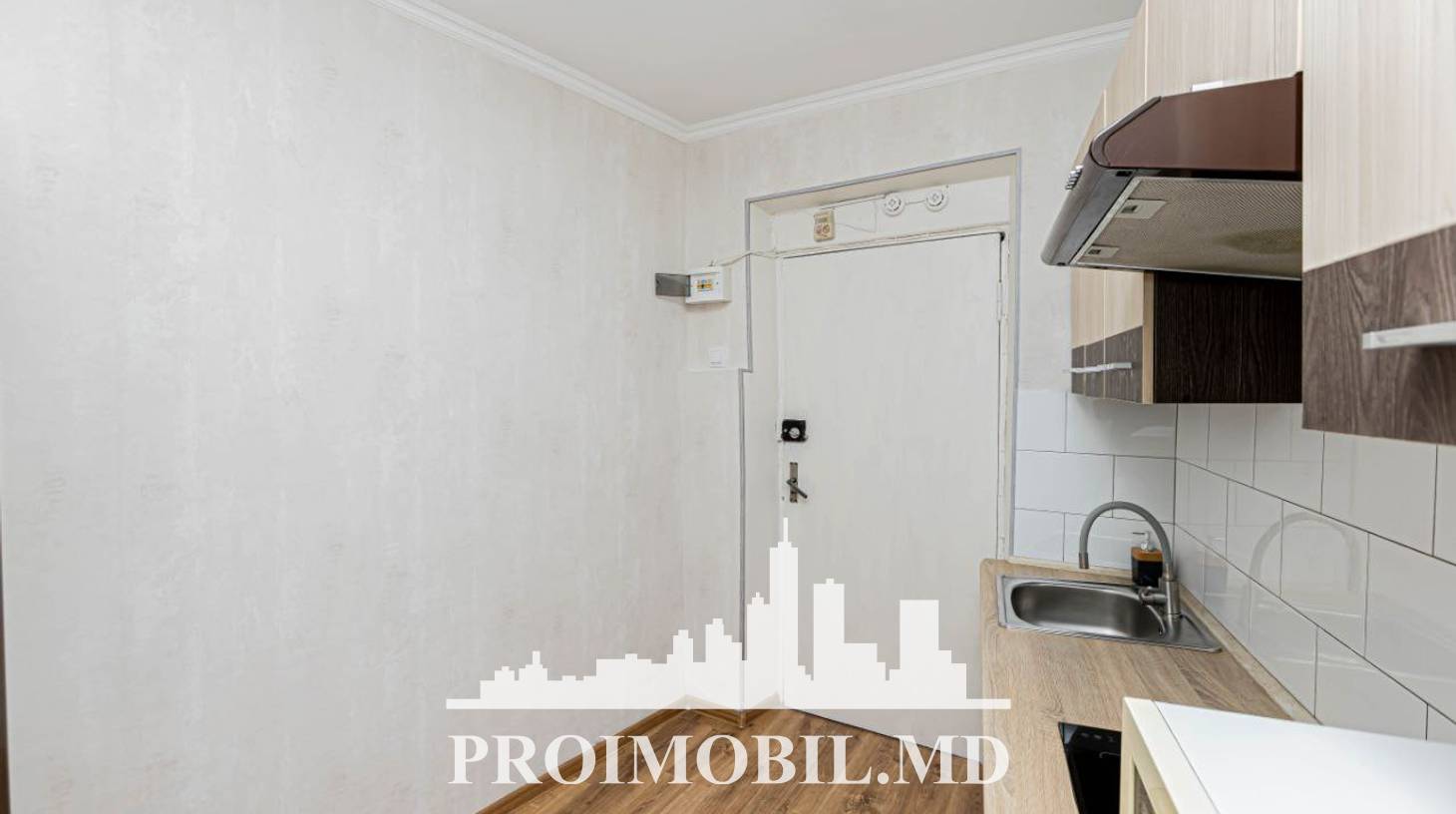 https://images.proimobil.md/sH2ZSM4EnWClkosnZYW25mLvlvWXzFRHxhamU-yHfiw/watermark:0.75:so:0:30:0.39/resize:fill:1460:816:1/gravity:ce/bG9jYWw6Ly8vZXN0YXRlL2xyL2M2NWQ5OTlmLWQxNTItNGEwYy1iMDUzLTg0MmM4MTBmMDc0OS5qcGVn