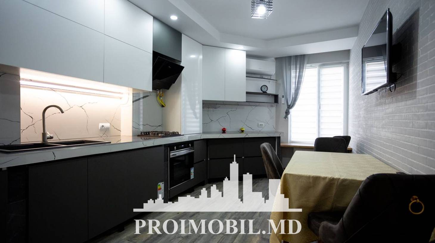 https://images.proimobil.md/sJIBLNXINAuFoKA8jo3t1YGJOIccnh9V58VRUjlSgZ8/watermark:0.75:so:0:30:0.39/resize:fill:1460:816:1/gravity:ce/bG9jYWw6Ly8vZXN0YXRlL2xyLzRkYzI0OWNiLWJhNjEtNGE1MS1hZjM4LTI4MDc5OWVkZTk2My5qcGVn