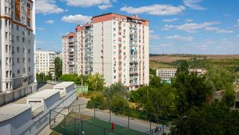 https://images.proimobil.md/sJJ6gNk79o6Sy_gT3MisHivphK_hGNLUvt1sz0Xtm-g/resize:fill:350:198:1/gravity:ce/bG9jYWw6Ly8vZXN0YXRlL2xyLzhiZWQ5NTcxLTAyM2EtNDBlMi04MDc4LTJhYzk1NWVlYTRmNy5qcGVn