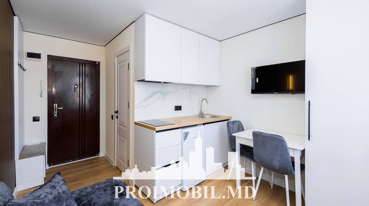 https://images.proimobil.md/sKTJrdUUXy_rlYZAI2ITZuM_IOoQFQyDF6nPG5uFcUc/watermark:0.75:so:0:30:0.39/resize:fill:1460:816:1/gravity:ce/bG9jYWw6Ly8vZXN0YXRlL2xyL2YwYzUwMTE2LWIxYmEtNDJjMi05M2UxLWU0ZDA0MDc5ZTg4ZC5qcGVn