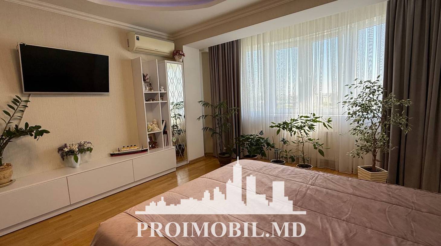 https://images.proimobil.md/sO4ZU7Ix-U4HqS5gH8LWXaYdkpLuPsZLndKLPk35uyw/watermark:0.75:so:0:30:0.39/resize:fill:1460:816:1/gravity:ce/bG9jYWw6Ly8vZXN0YXRlL2xyLzdhNzViYjYwLTQxNmUtNDhhMi04MGI5LTQ5MmUzYWEwNjUwZS5qcGVn