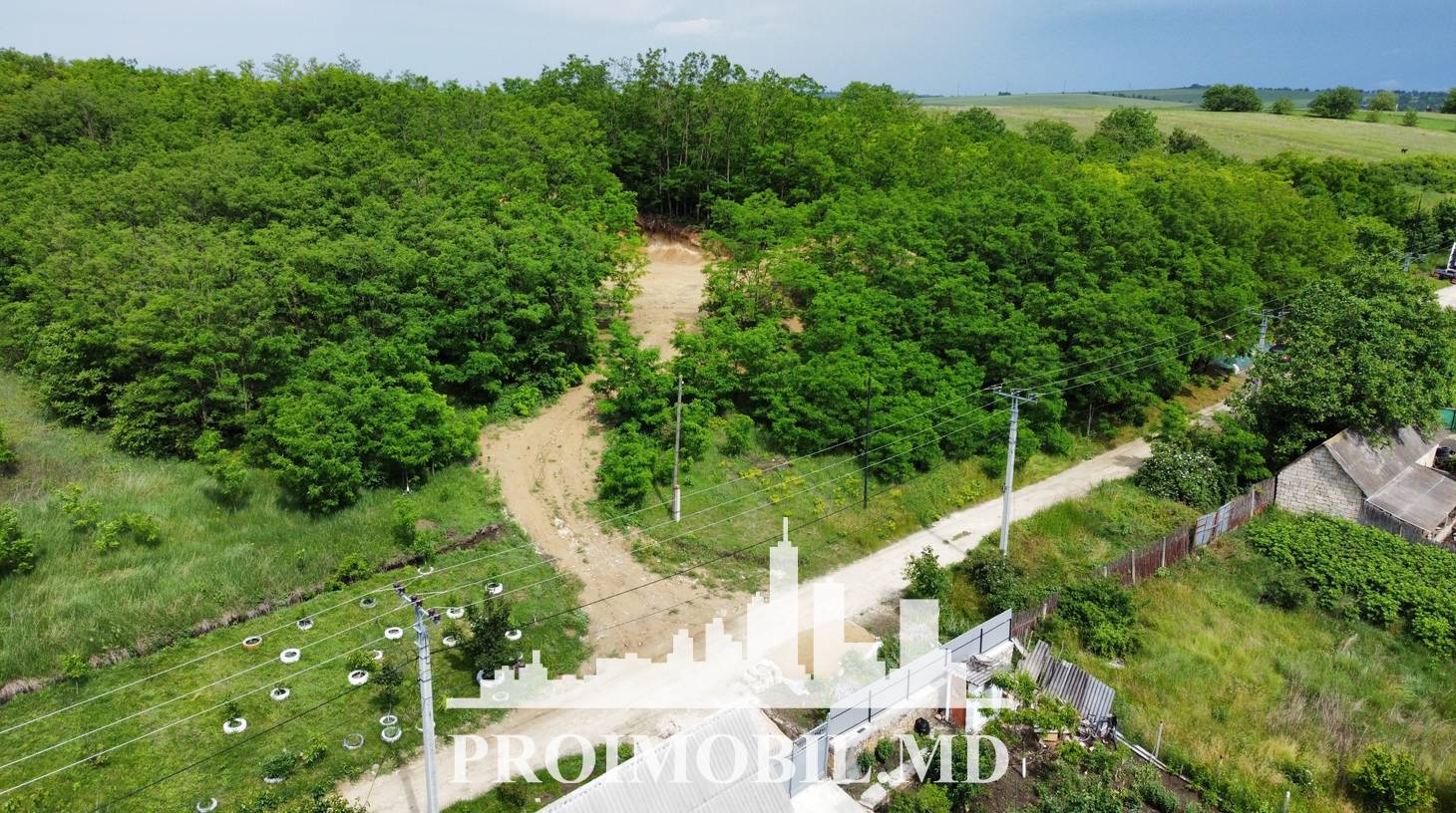 https://images.proimobil.md/sO9OZFOttJvV7eeHFoxgR3noivd7s0zj1ZdVWOo-hIU/watermark:0.75:so:0:30:0.39/resize:fill:1460:816:1/gravity:ce/bG9jYWw6Ly8vZXN0YXRlL2xyLzFkNjZmNGIzLWM0NmMtNGU5MC05NzhmLWQzOTlhOTljNzQ2Ny5qcGVn