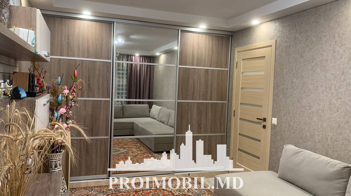 https://images.proimobil.md/sTdq8PPd0or2gUi1E1jyZVu943KEGRPSLw2FBOMx9JE/watermark:0.75:so:0:30:0.39/resize:fill:1460:816:1/gravity:ce/bG9jYWw6Ly8vZXN0YXRlL2xyL2Q2YjJiMzE4LTY2MjEtNDc4MC1iYjE5LTBlZTkyYjM5NDA0Yy5qcGVn