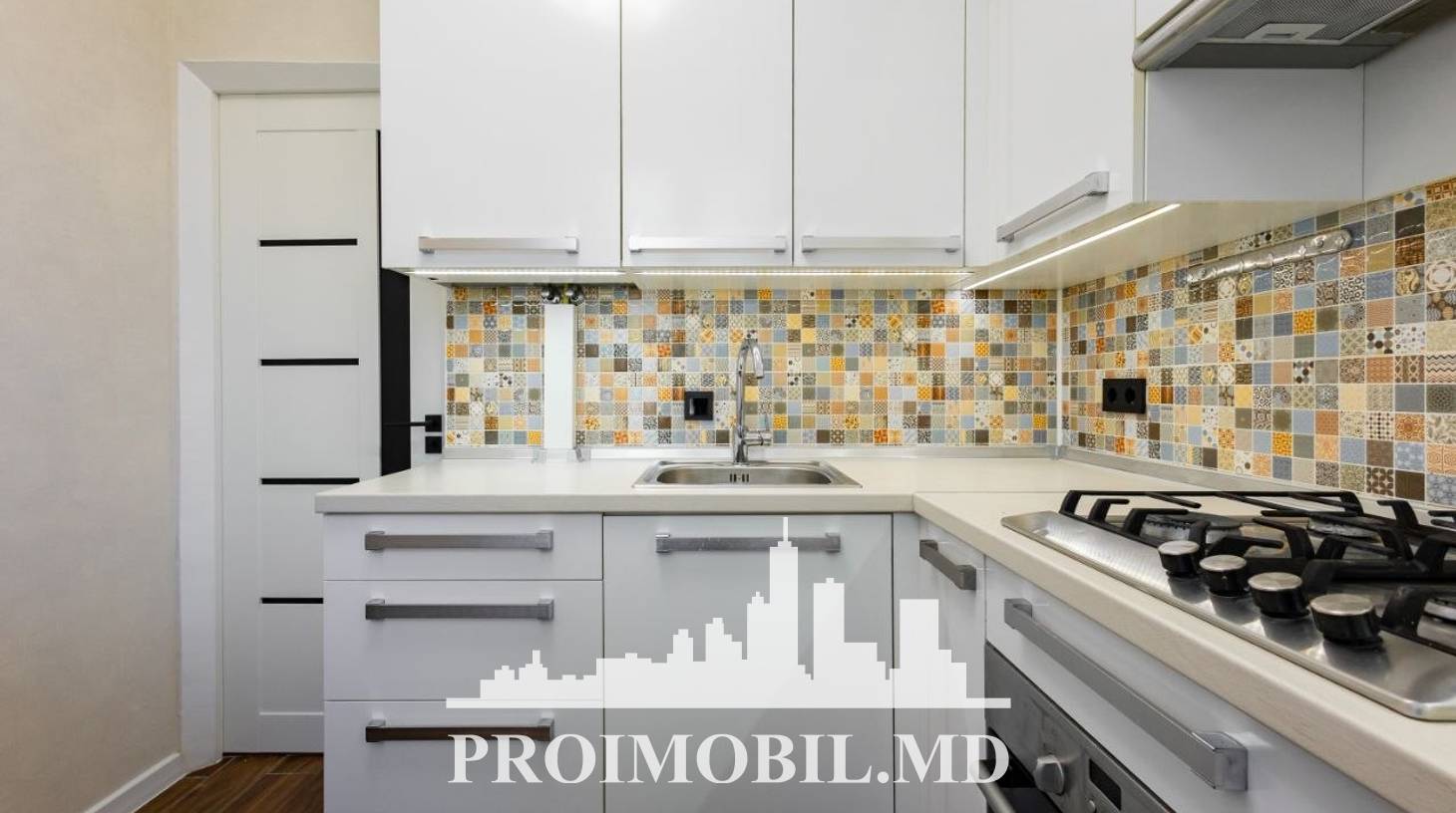 https://images.proimobil.md/sV2-ZokD_de468y7bMEcU0alcB-Yu_BLEt0LdTxsCLA/watermark:0.75:so:0:30:0.39/resize:fill:1460:816:1/gravity:ce/bG9jYWw6Ly8vZXN0YXRlL2xyLzViMzgwYjc0LTEwZmMtNDYzYi04YTViLTRmMWFiODhhOGVkZi5qcGVn