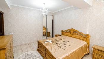 https://images.proimobil.md/sWmeuAsWMYOVBNtEjAhs4M86KK5HsPGZvK2zOz9eS1s/resize:fill:350:198:1/gravity:ce/bG9jYWw6Ly8vZXN0YXRlL2xyLzkzMmMyODBiLTcwZDgtNDViOS05OTgzLTQ5Mzk3NDQwMDI5ZC5qcGVn