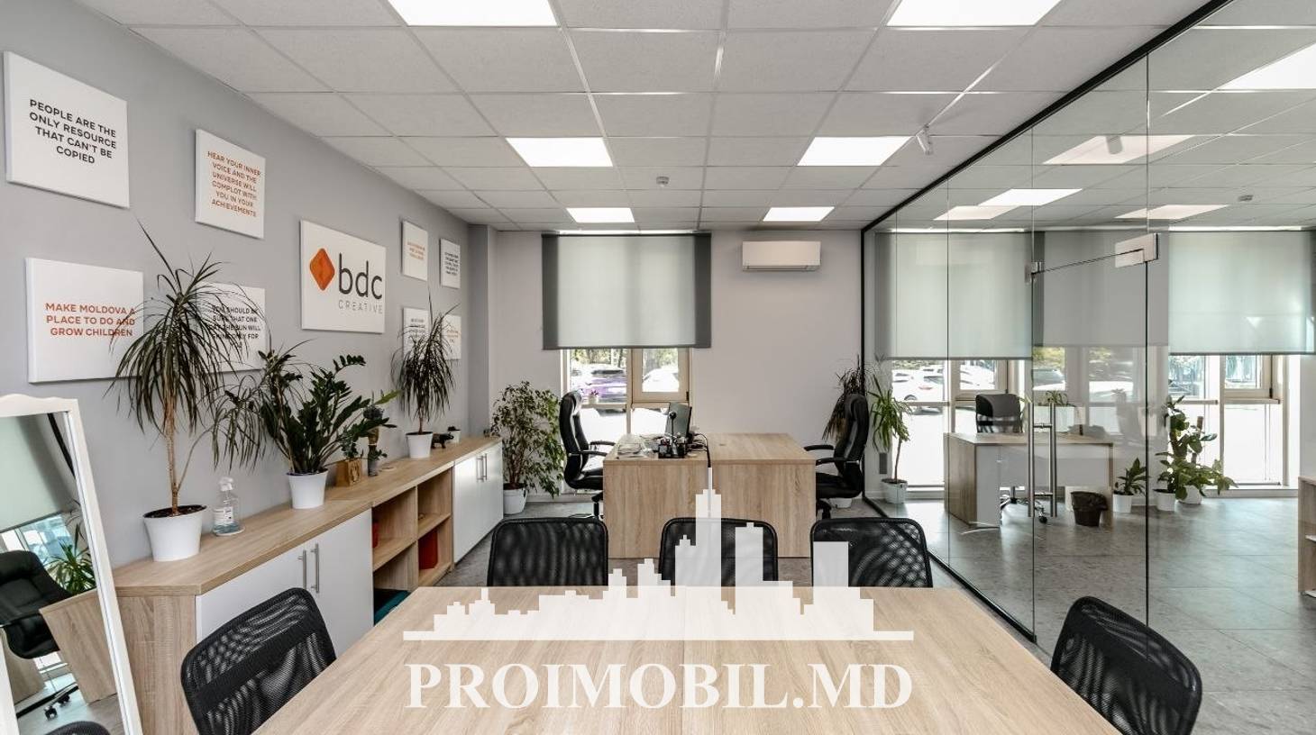 https://images.proimobil.md/sYW8xvk6FPeccxdTCqU4_nVIGTv5FURb4k6EOfzS5AU/watermark:0.75:so:0:30:0.39/resize:fill:1460:816:1/gravity:ce/bG9jYWw6Ly8vZXN0YXRlL2xyL2U3OTg5OWVhLWEzMmItNGVjNS05NTBkLWIyOGFmMzY4M2Q4Ny5qcGVn