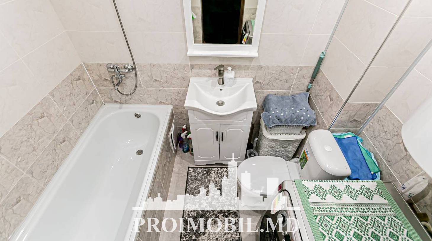 https://images.proimobil.md/sYujAf0JIUG3_G7mD45AfOK1VBQvhPQYj5uaBzFRgFA/watermark:0.75:so:0:30:0.39/resize:fill:1460:816:1/gravity:ce/bG9jYWw6Ly8vZXN0YXRlL2xyLzM2ZWVkMzRiLTg5MzAtNGE5Ni04Mzk3LWY2MTA3ODNjZDk5My5qcGVn
