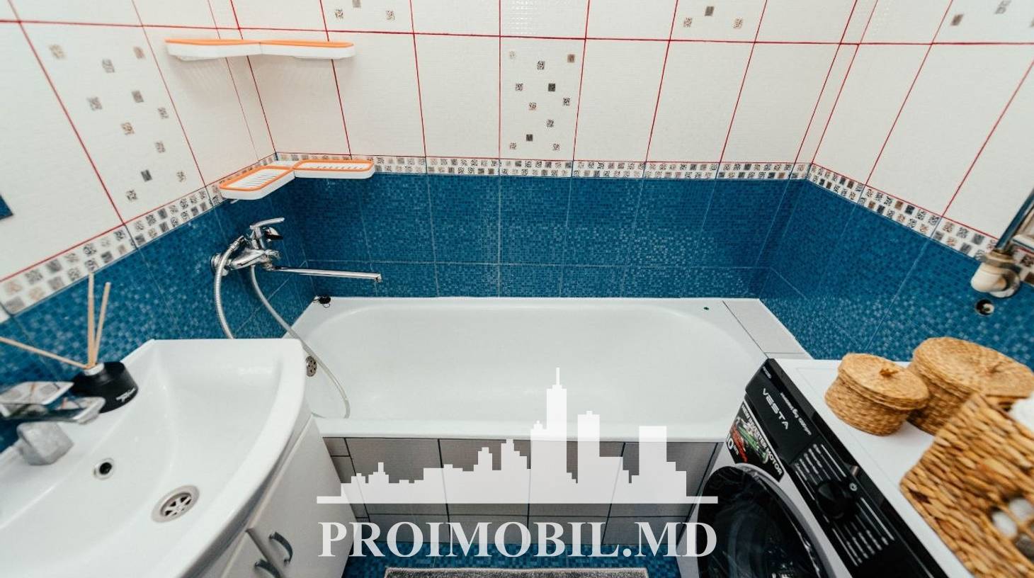 https://images.proimobil.md/sZYdnaXAfCfpptCUaeoF5MBLAOWSmT4Cm0grEvvKHVw/watermark:0.75:so:0:30:0.39/resize:fill:1460:816:1/gravity:ce/bG9jYWw6Ly8vZXN0YXRlL2xyL2M0NjhkYWYwLTVhMjYtNGJiZC04MGI0LTYwM2JkMjM2NjY1MC5qcGVn