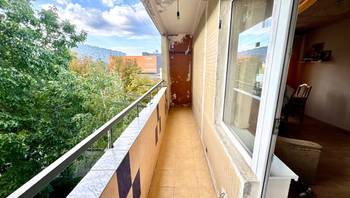 https://images.proimobil.md/sf0nfrsel3bxL9OtzQ_p2TfFdIQIo45dR1Ny-8W5D0I/resize:fill:350:198:1/gravity:ce/bG9jYWw6Ly8vZXN0YXRlL2xyLzI5ZjJkOWI5LTI4NjktNGNiOS05OTM2LTIxYzE5OGQ5NWZhMi5qcGVn